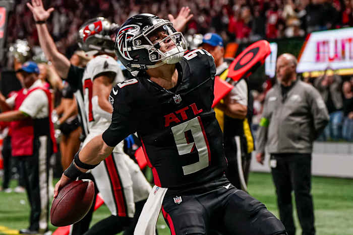 Atlanta Falcons quarterback Desmond Ridder (9) reacts after scoring a touchdown against the Tampa Bay Buccaneers during the second half at Mercedes-Benz Stadium.